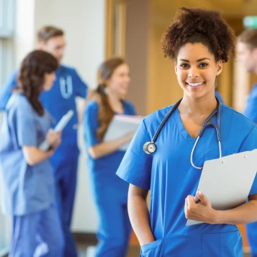Técnicos de enfermagem: vagas e salários